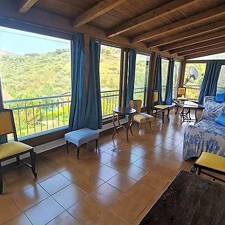 Golden Hill Hotel 4*